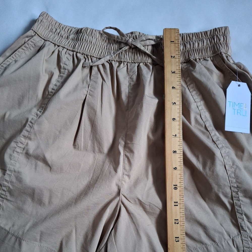 Time and Tru Women's Beige Chino Shorts Pleated Elastic Drawstring Pockets XS - Picture 4 of 8